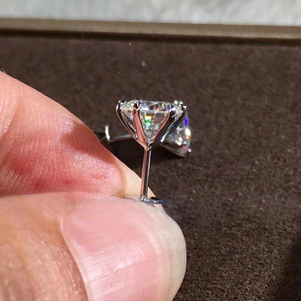 NEW 2.5 ct Round Diamond White Gold Stud Earrings - Picture 3 of 4